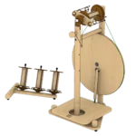 Houten spinnewiel met brede trapplank van Lojan