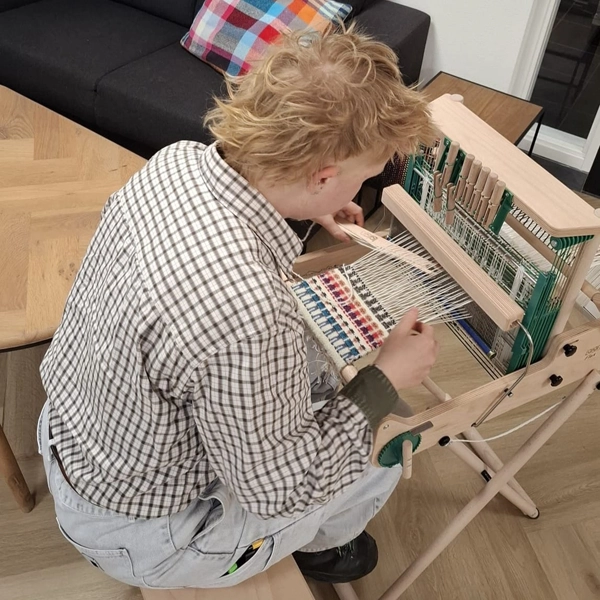 Weaving on lojan Flex loom